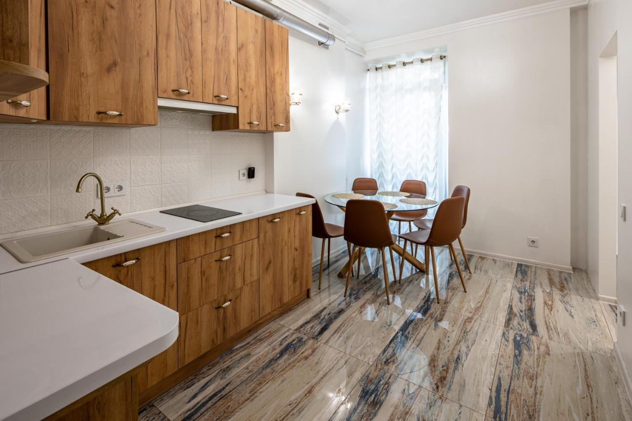 Romari Вічева 1 Apartment Lviv Bagian luar foto